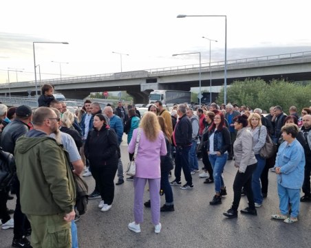 Протестът спира: Синдикатите се споразумяват с правителството