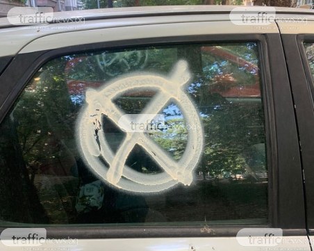 Системен тормоз: Пловдивчанка рисува със спрей по колите на възпитаници на Спортното училище