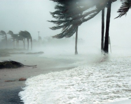 Тропическата буря Филип връхлетя Карибите