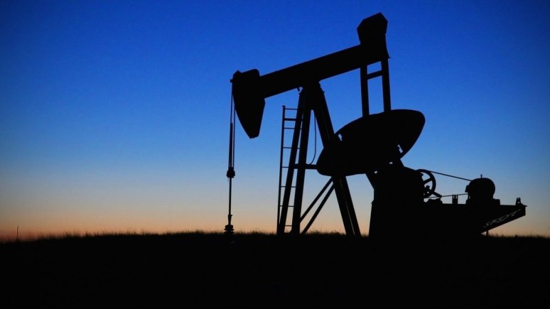 Цената на петрола рязко падна под 95 долара за барел