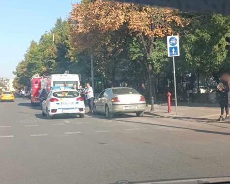 Пътен инцидент до Света Петка в Пловдив, на място са пожарна и полиция