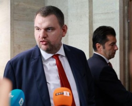 Пеевски: Енергийният министър да си заминава, ако се е подписал под нещо неизпълнимо