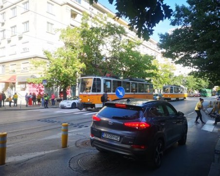 Трамвай блъсна жена в София