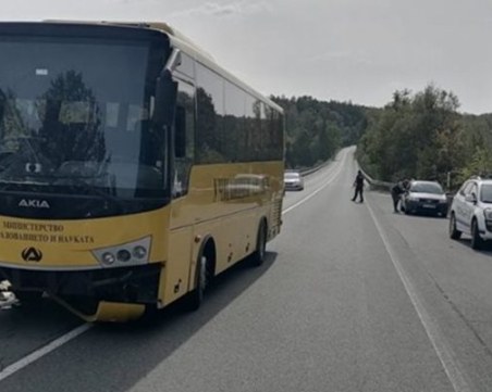 И психолози от МОН ще работят с децата, в чиито автобус се вряза моторист