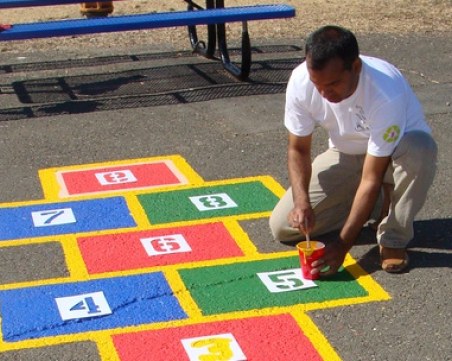 Организират образователни игри на още една детска площадка в 