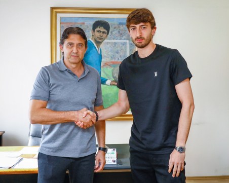 Пловдивски футболист преподписа с Левски