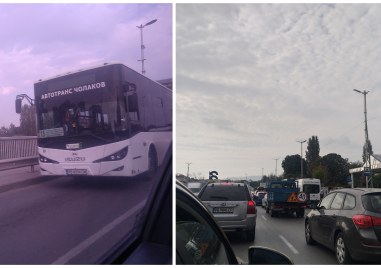 Автобус на градския транспорт аварира на натоварено кръстовище в Пловдив