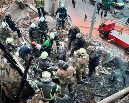 52 са вече жертвите при ракетния удар срещу магазин и кафене в Украйна