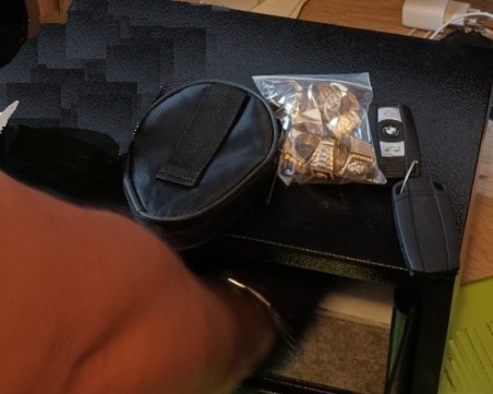 79-годишната „счетоводителка”, въртяла „романтични” измами в нета, се прибира вкъщи