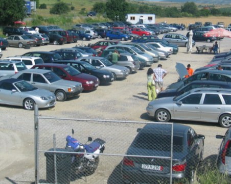 Експерт: Автомобилният пазар се нормализира, след скока с 15-20% в цените на колите