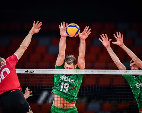 Канада сложи край на олимпийската мечта за волейболните национали