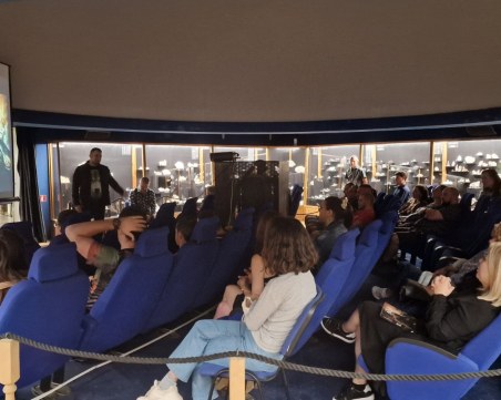 Пълна зала аплодира премиерата на романа „Вой” на Александър Скалд