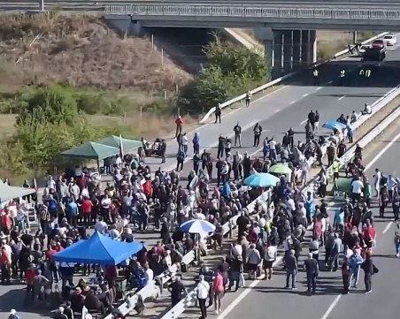 Пътните блокади в страната остават! Протестът на миньорите става безсрочен