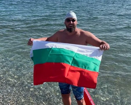 Петър Стойчев спечели историческото първо плуване в езерото Хьовсгьол в Монголия