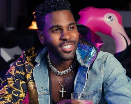 Певица съди Джейсън Деруло за сексуален тормоз