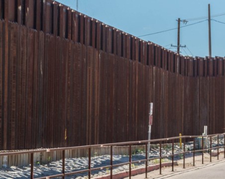 Въпреки критиките към Тръмп: Байдън ще строи стена по границата с Мексико