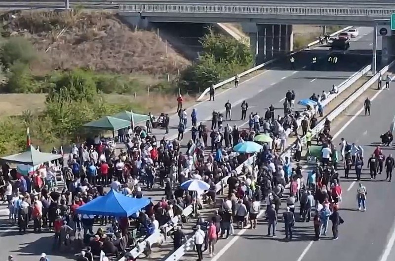 Пътните блокади в страната остават! Протестът на миньорите става безсрочен