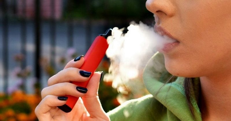 Правителството предложи забрана на овкусените електронни цигари