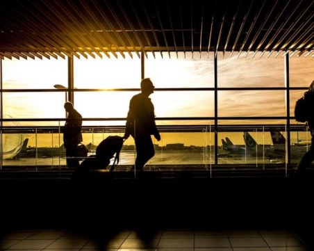 Десетки българи са блокирани на летището в Тел Авив