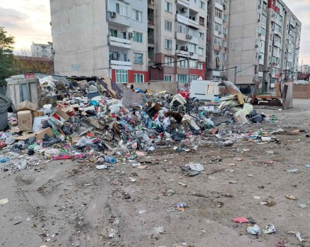 Извозиха десетки тонове отпадъци от незаконните сметища в Шекера и Столипиново