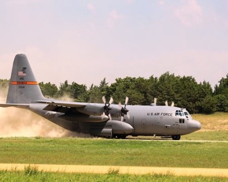 Румъния изпрати два самолета с хуманитарна помощ за Армения