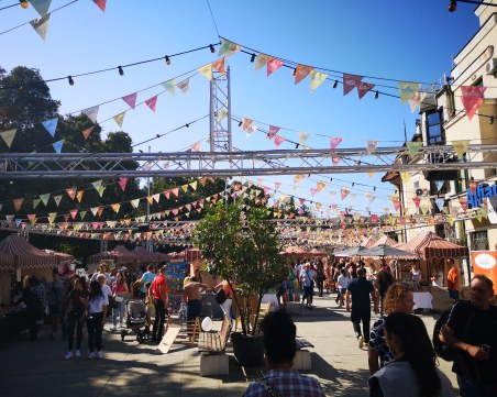 Стотици приветстваха есента с базар „Капана