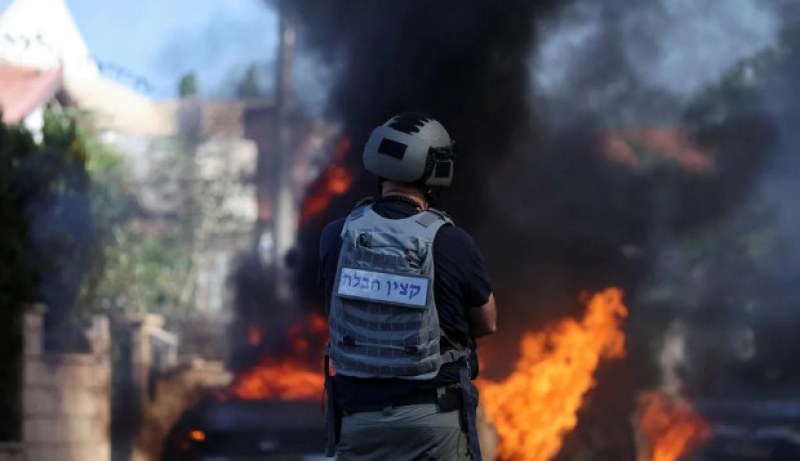 Израелската армия нанася въздушни удари по Газа, предаде АФП. Израелската