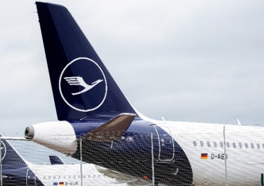 Десетки международни полети към и от Израел са анулирани заради