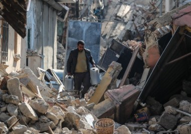 Броят на жертвите на силните земетресения в Афганистан надхвърли 2000