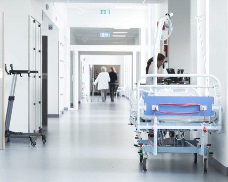 Да плащаш по 100 000 на година, за да живееш: Пациенти с рядка болест са оставени на произвола