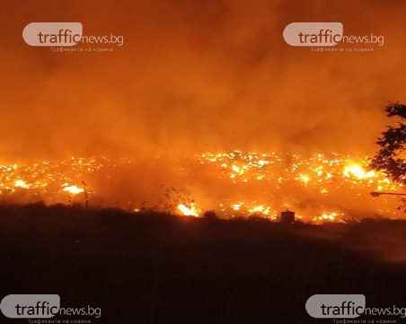 Повече от 24 часа гори сметище край Пазарджик