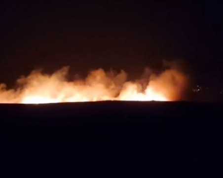 Пожар избухна в близост до военния полигон край Казанлък