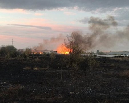 Пожар избухна в промишлена зона в Асеновград
