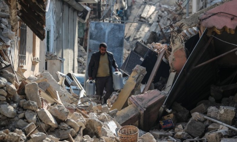 Броят на жертвите на силните земетресения в Афганистан надхвърли 2000,