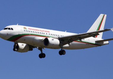 Правителственият самолет Еърбъс 319 с втора група евакуирани български граждани