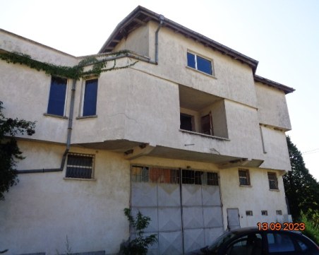 Голяма фирма за храни в Пловдив задлъжня сериозно - запорираха я и продават базата ѝ за 1,2 млн.