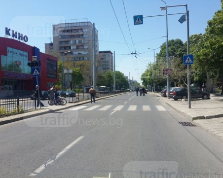 Протест затваря булевард 