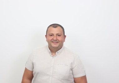Нъшан Деркалестаниан е 38 години родом от Пловдив Работи в