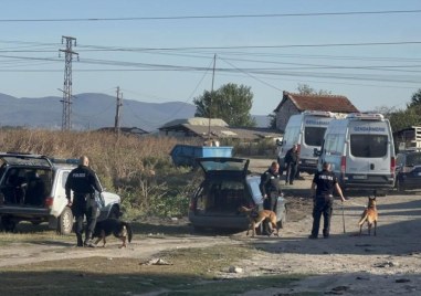 20 годишен криминално проявен намушка полицай в ромския квартал в Казанлък  Служителят на