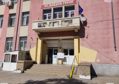 След освобождаването на директора на училище Найден Геров в Пловдив