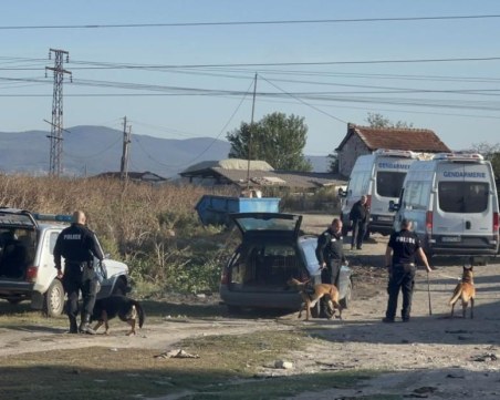 Нападнатият в Казанлък полицай бил невъоръжен и намушкан в гръб