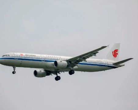 Българското посолство в Израел: Не пътувайте до страната поне следващите 10 дни