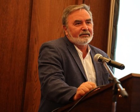 Доц. Ангел Кунчев: Ваканцията на депутатите отложи края на карантината за болни от COVID