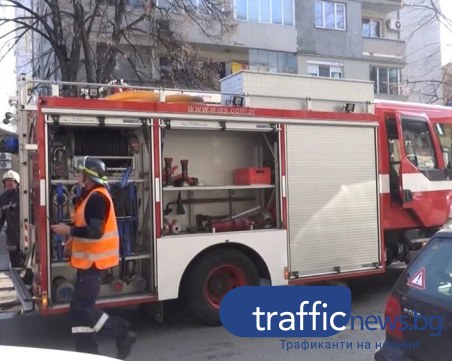 Двама са пострадали при пожари в страната