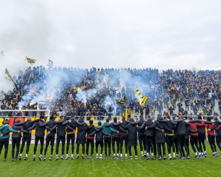 Феновете на Ботев организират екскурзия за мача във Враца
