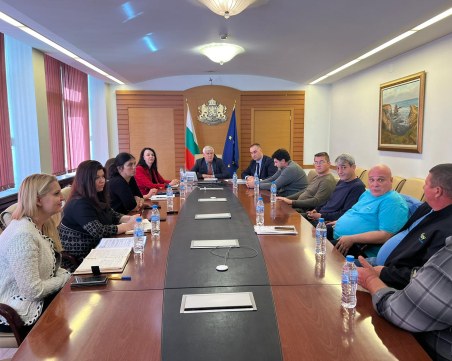 Министър Вътев: Пчеларите ще получат помощ de minimis тази година