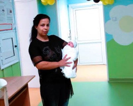 Пловдивски лекари спасиха недоносено бебе, изпаднало в клинична смърт