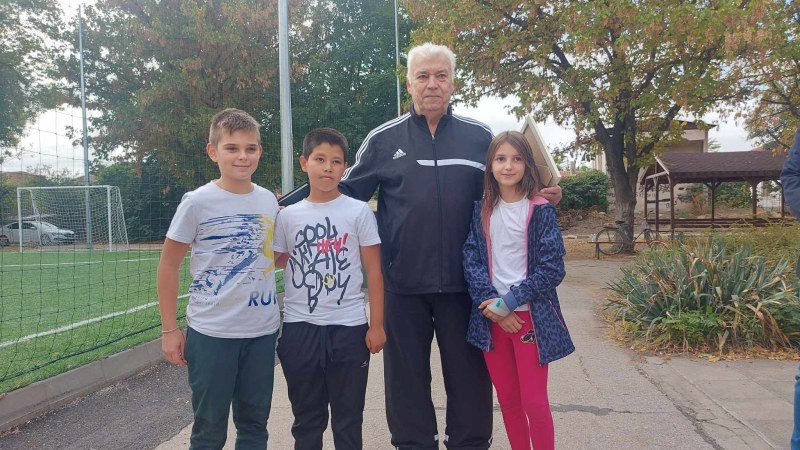 Христо Бонев-Зума откри ново футболно игрище в Цалапица