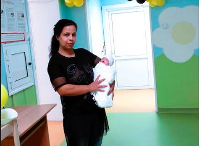 Пловдивски лекари спасиха недоносено бебе, изпаднало в клинична смърт