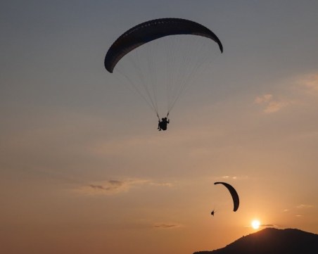 Атентатът в Анкара: Извършителите са влезли в Турция с парапланер